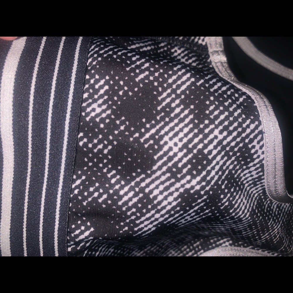 Under Armour Sports Bra - Picture 3 of 3